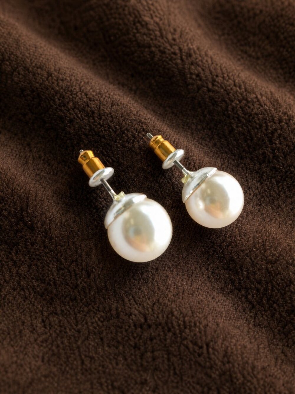 Pearl stud earrings - Picture 2 of 2